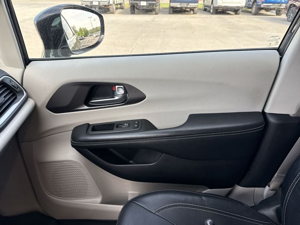 2022 Chrysler Pacifica Touring L