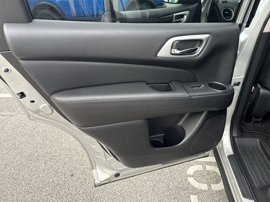 2020 Nissan Pathfinder SV