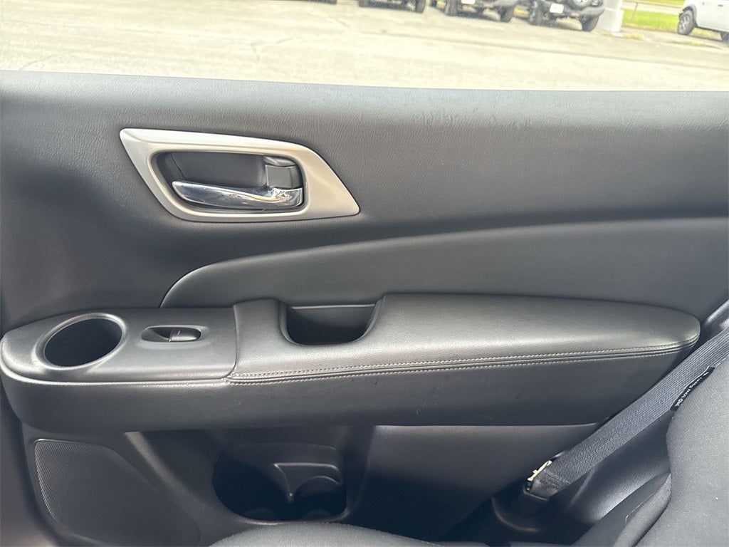 2020 Nissan Pathfinder SV