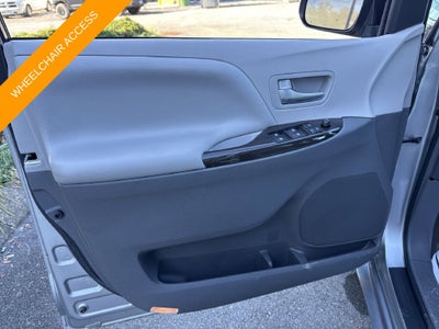 2017 Toyota Sienna XLE Premium 8 Passenger