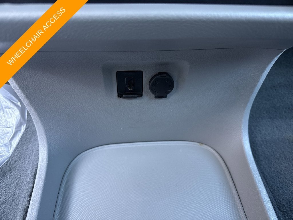 2017 Toyota Sienna XLE Premium 8 Passenger