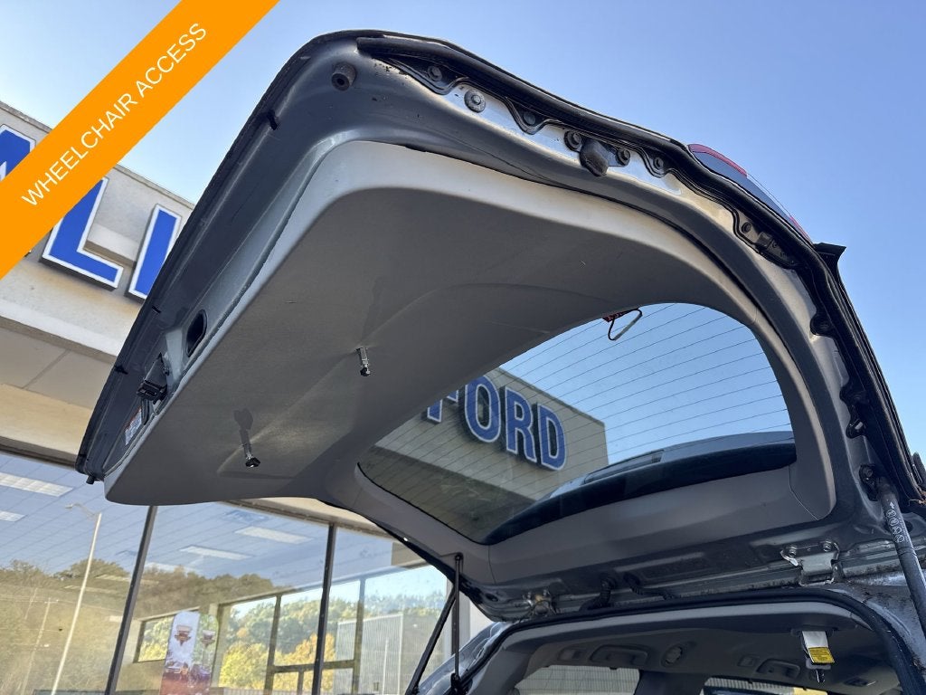 2017 Toyota Sienna XLE Premium 8 Passenger