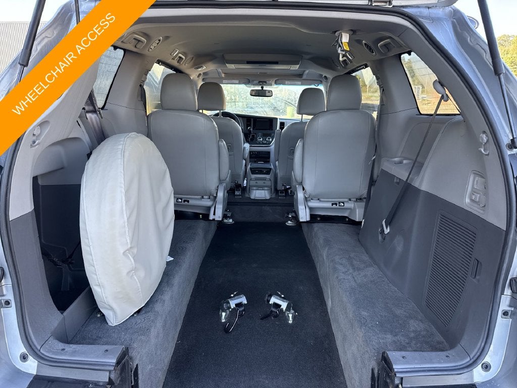 2017 Toyota Sienna XLE Premium 8 Passenger