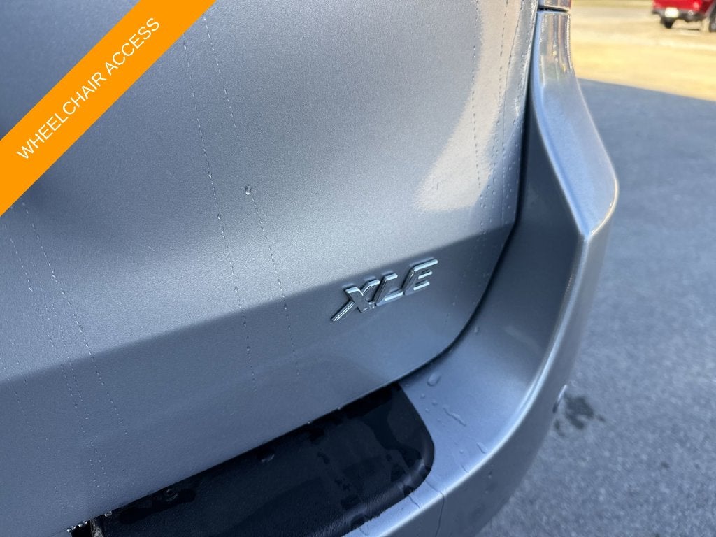 2017 Toyota Sienna XLE Premium 8 Passenger