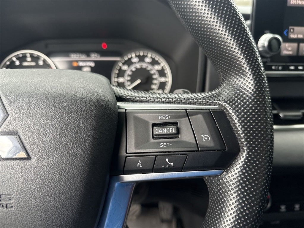 2023 Mitsubishi Outlander ES