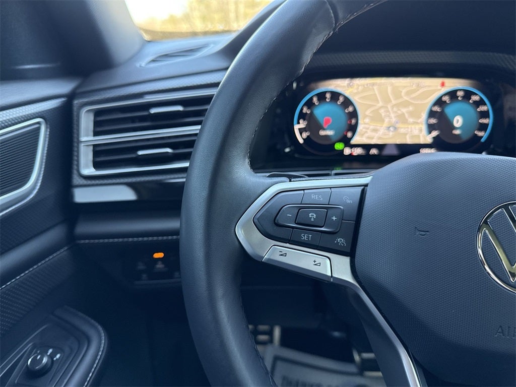 2025 Volkswagen Atlas Cross Sport 2.0T SEL R-Line Black