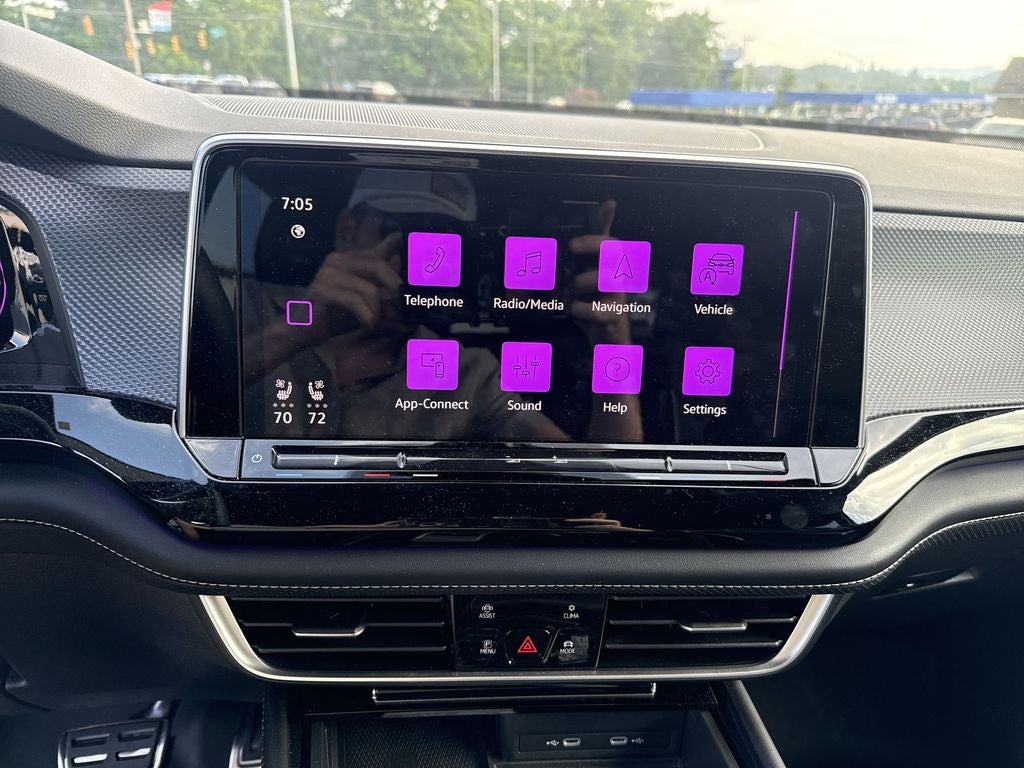 2024 Volkswagen Atlas Cross Sport 2.0T SEL Premium R-Line