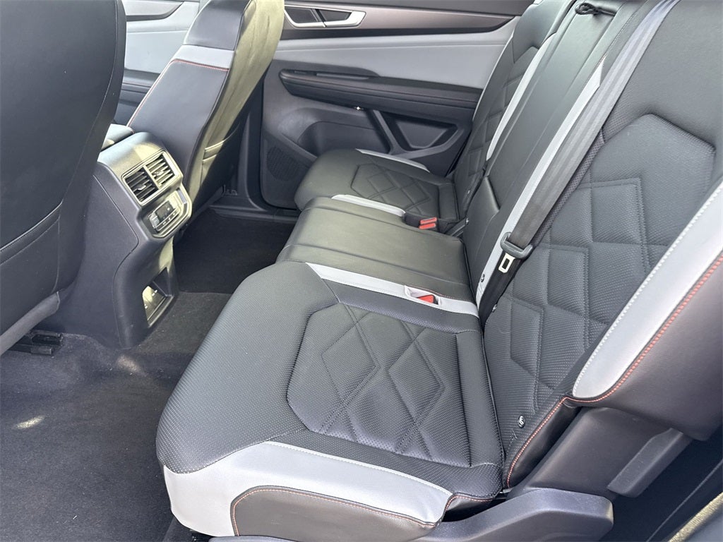 2024 Volkswagen Atlas 2.0T Peak Edition SEL