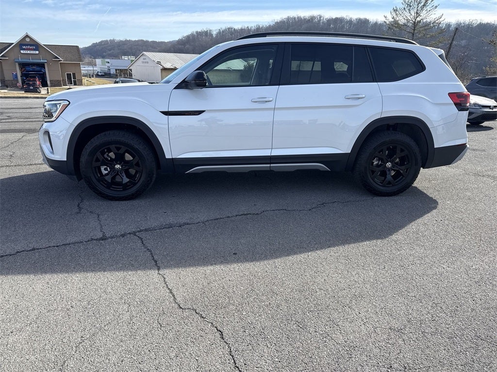 2024 Volkswagen Atlas 2.0T Peak Edition SEL