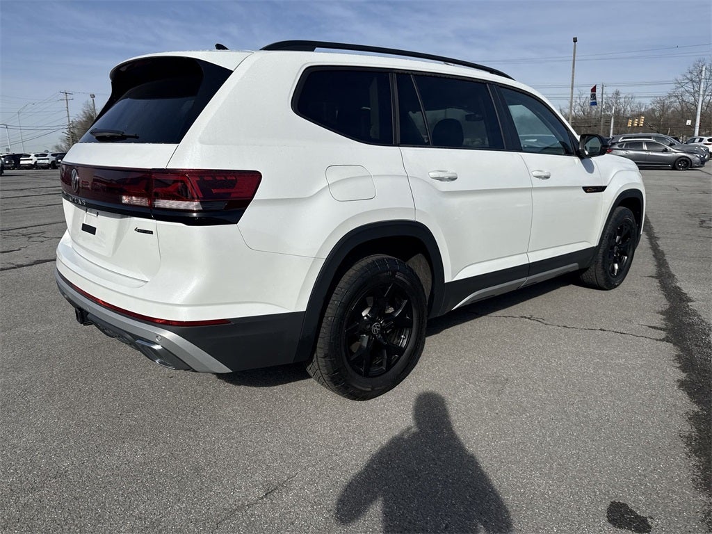 2024 Volkswagen Atlas 2.0T Peak Edition SEL