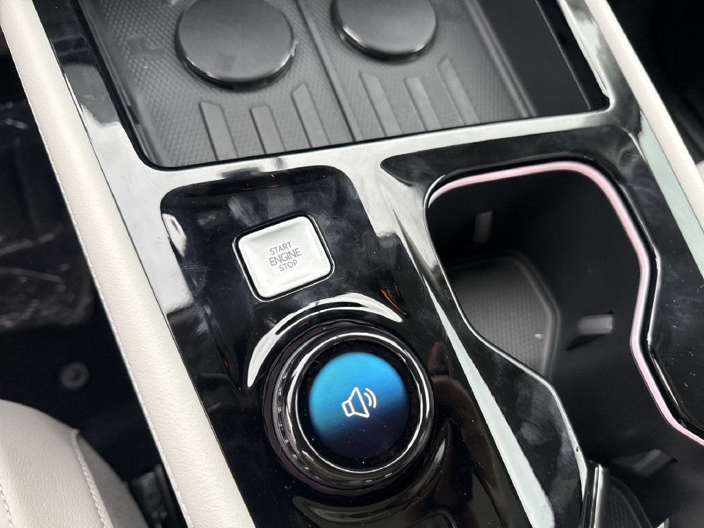 2027 Volkswagen Atlas SE w/Technology