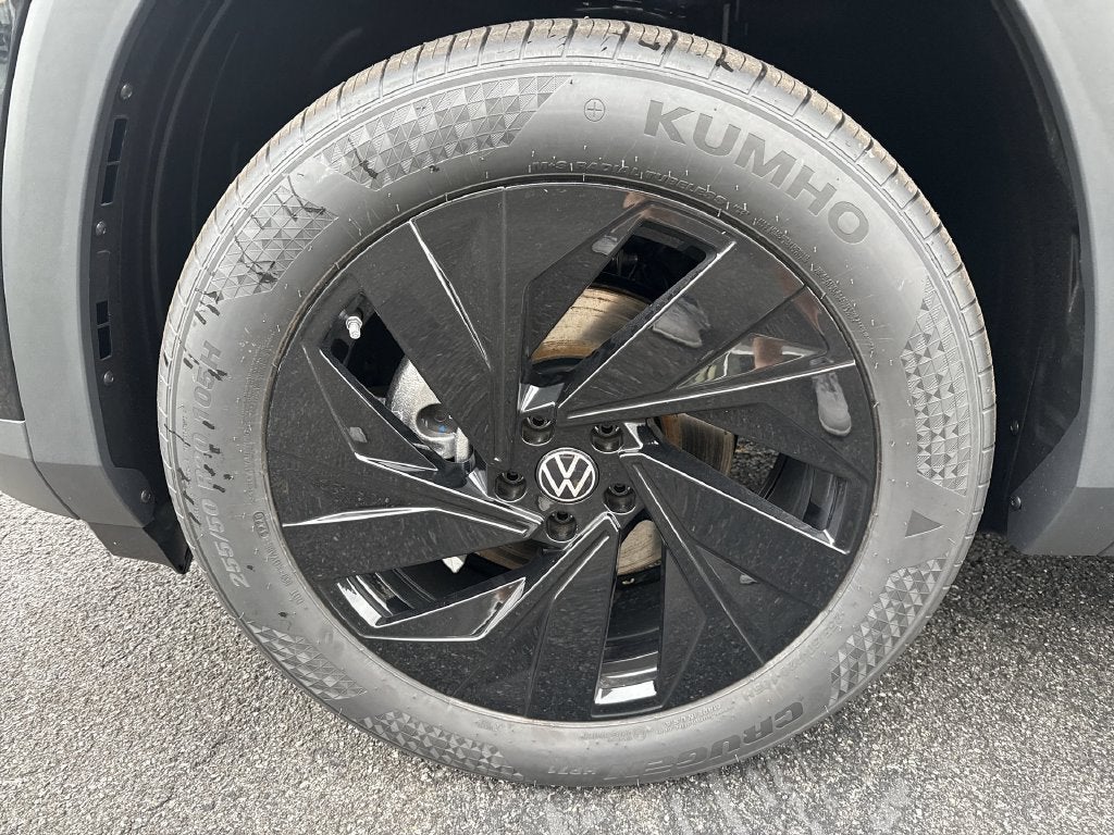 2027 Volkswagen Atlas SE w/Technology