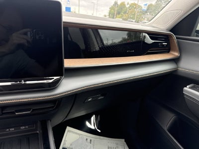 2027 Volkswagen Atlas SE w/Technology
