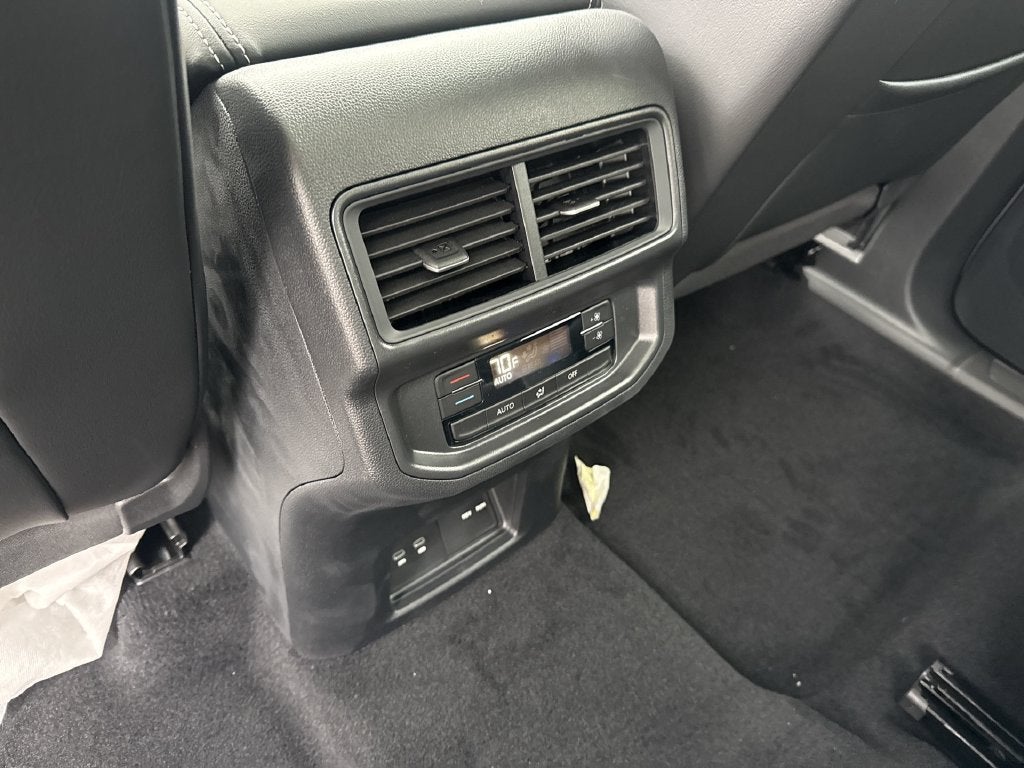 2027 Volkswagen Atlas SE w/Technology