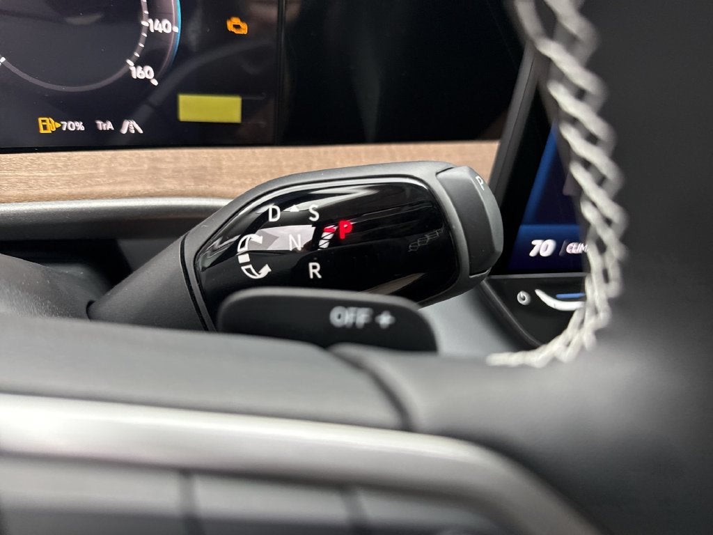 2027 Volkswagen Atlas SE w/Technology