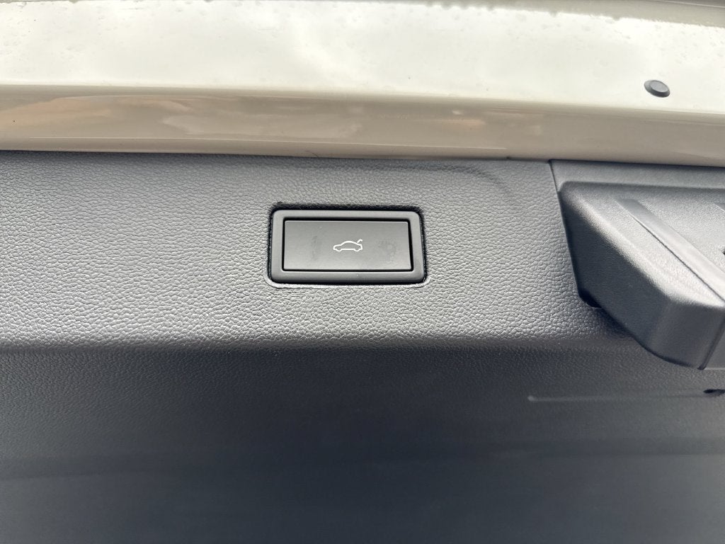 2027 Volkswagen Atlas SE w/Technology