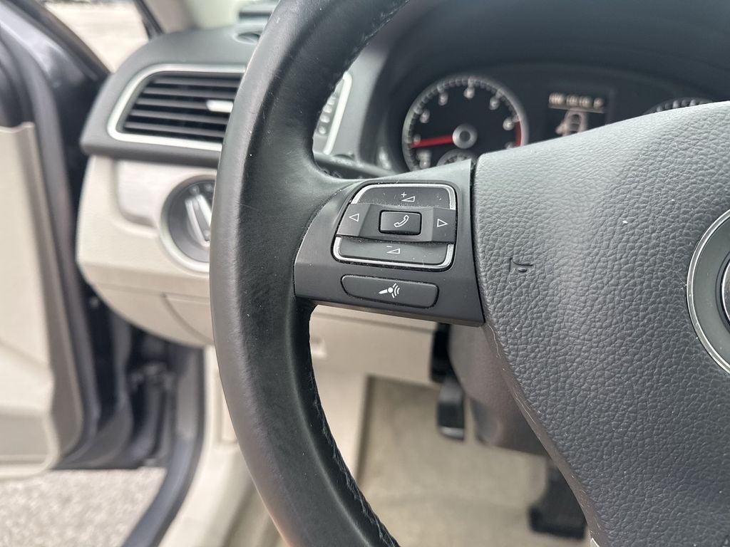 2014 Volkswagen Passat 1.8T SE