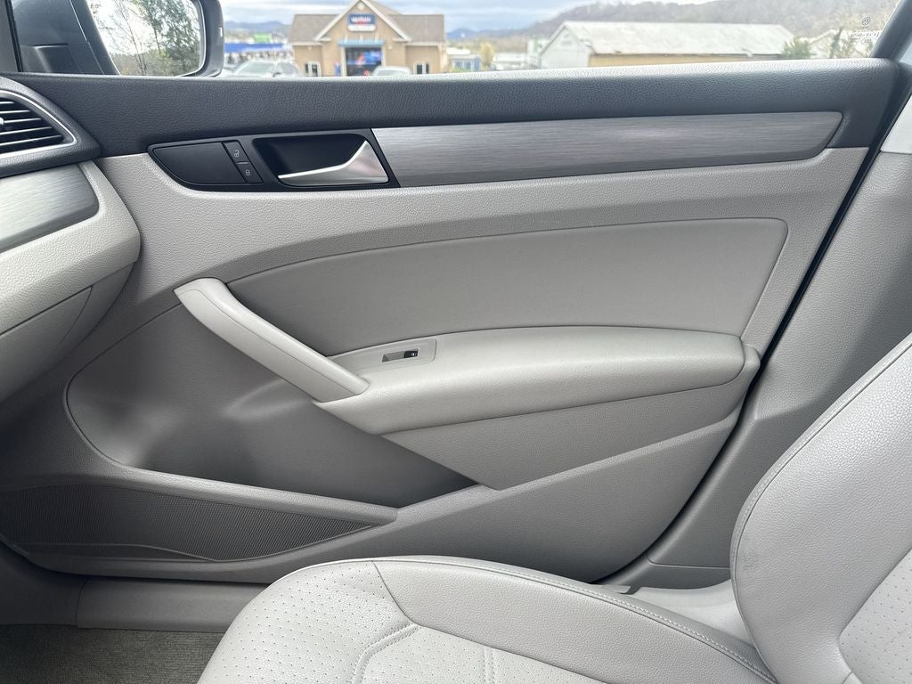 2014 Volkswagen Passat 1.8T SE