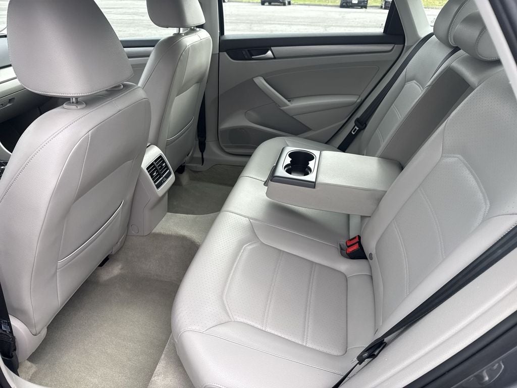 2014 Volkswagen Passat 1.8T SE