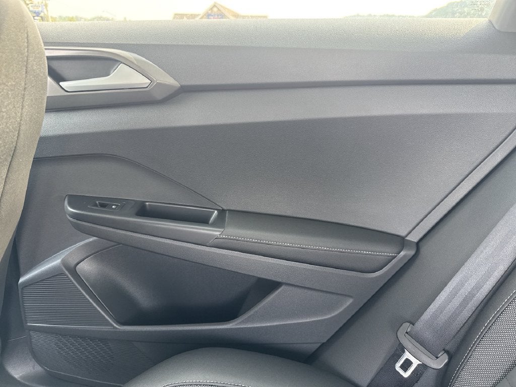 2027 Volkswagen Taos 1.5T SE Black