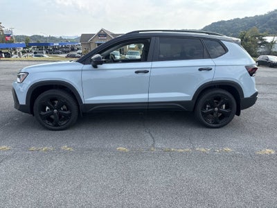 2027 Volkswagen Taos 1.5T SE Black