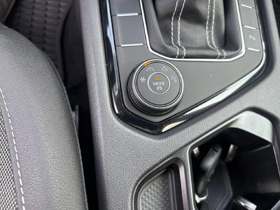 2027 Volkswagen Taos 1.5T SE Black