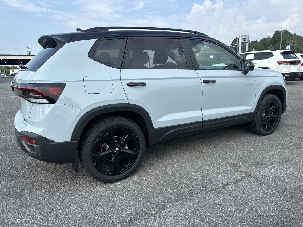 2027 Volkswagen Taos 1.5T SE Black