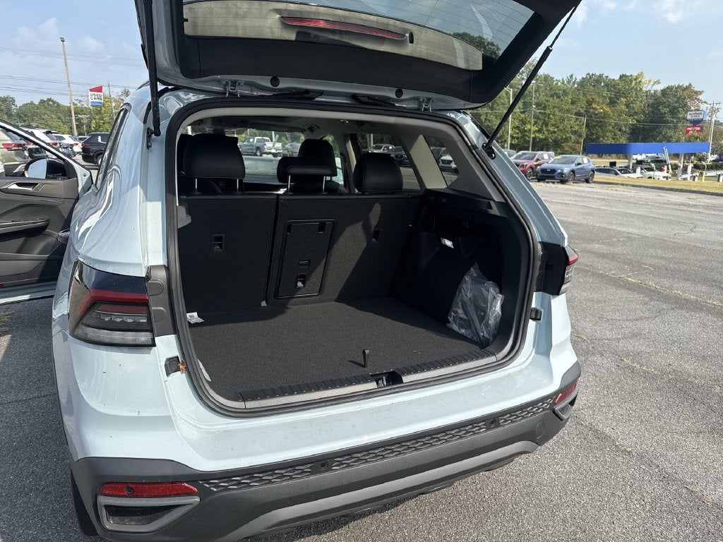 2027 Volkswagen Taos 1.5T SE Black
