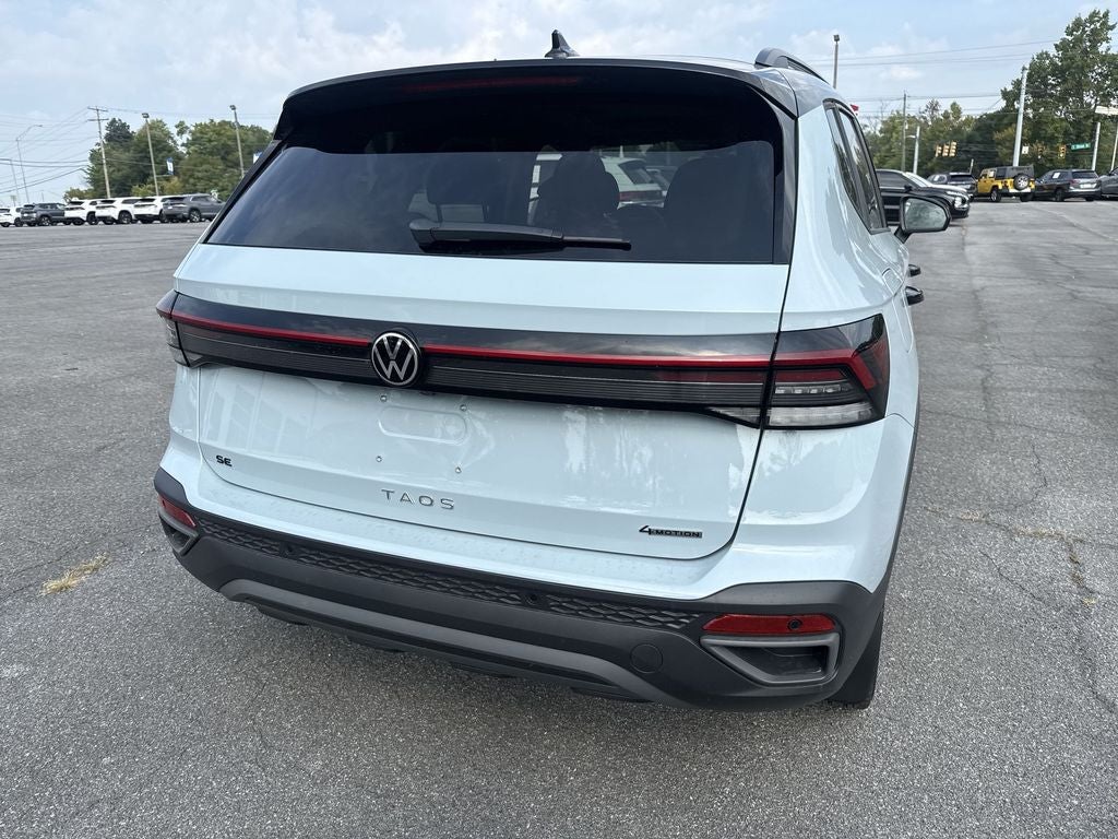 2027 Volkswagen Taos 1.5T SE Black