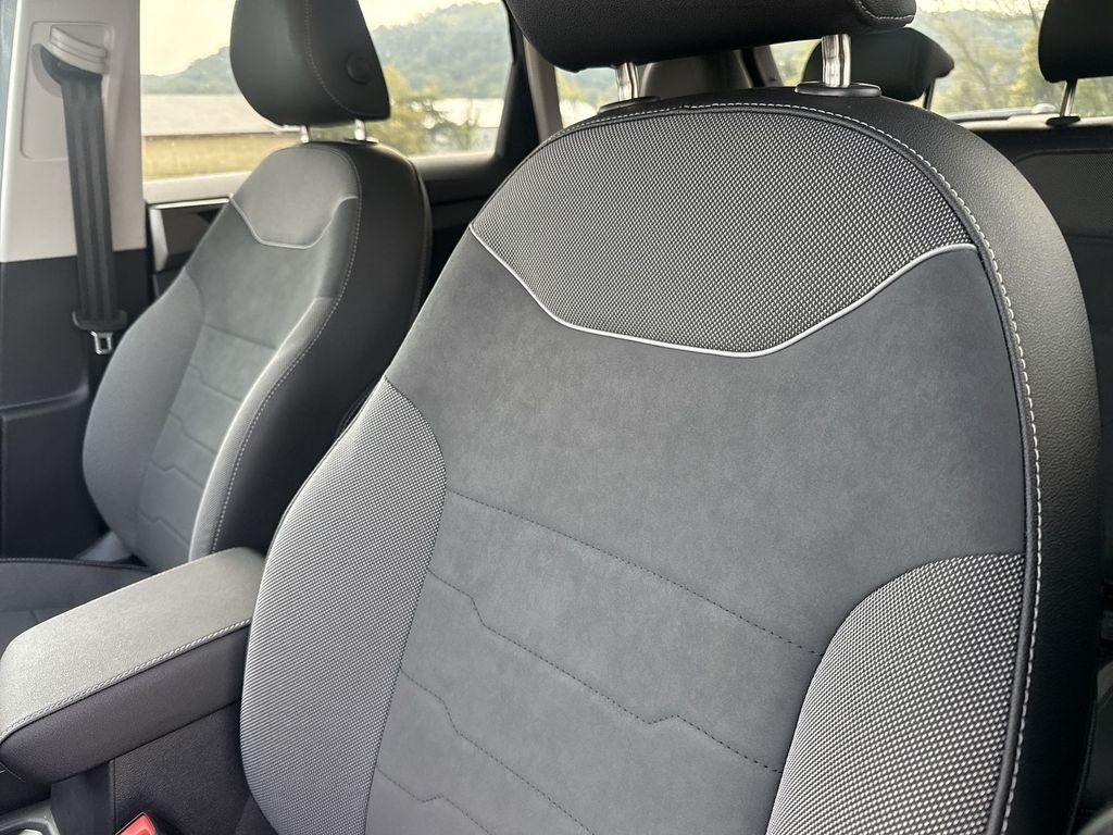 2027 Volkswagen Taos 1.5T SE Black
