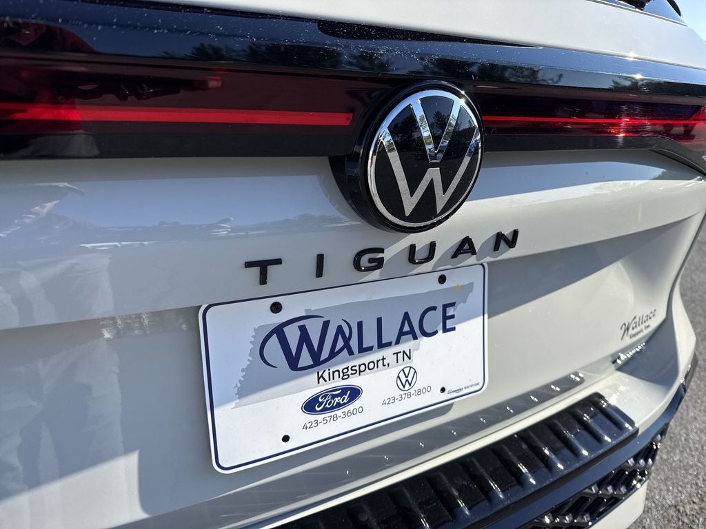 2026 Volkswagen Tiguan 2.0T SE R-Line Black