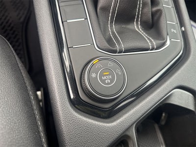 2026 Volkswagen Taos 1.5T SE Black