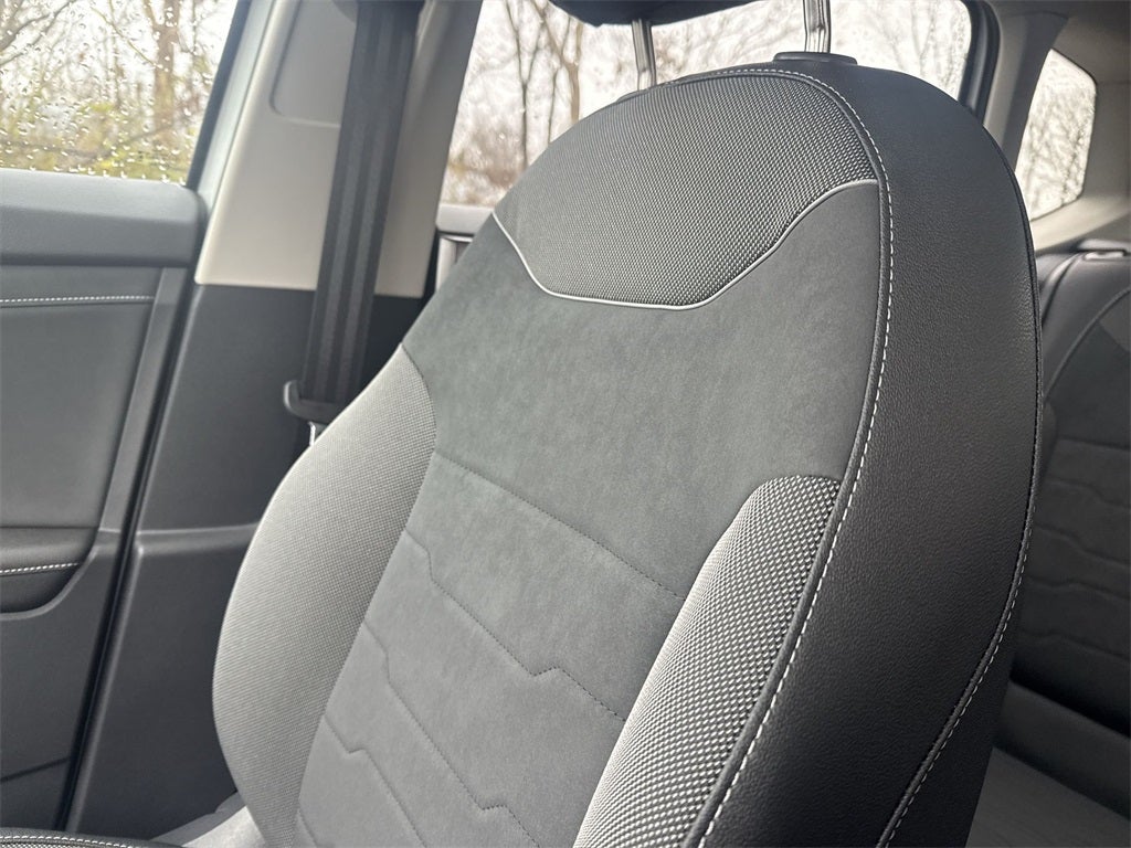 2026 Volkswagen Taos 1.5T SE Black