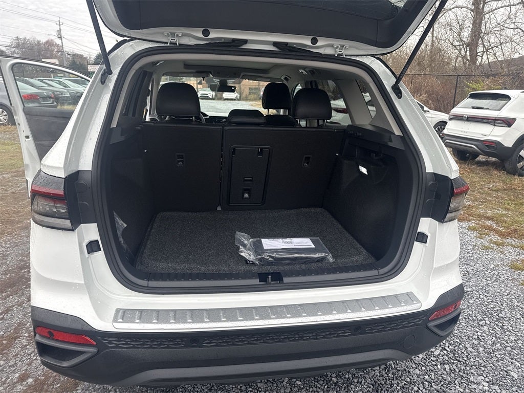 2026 Volkswagen Taos 1.5T SE Black