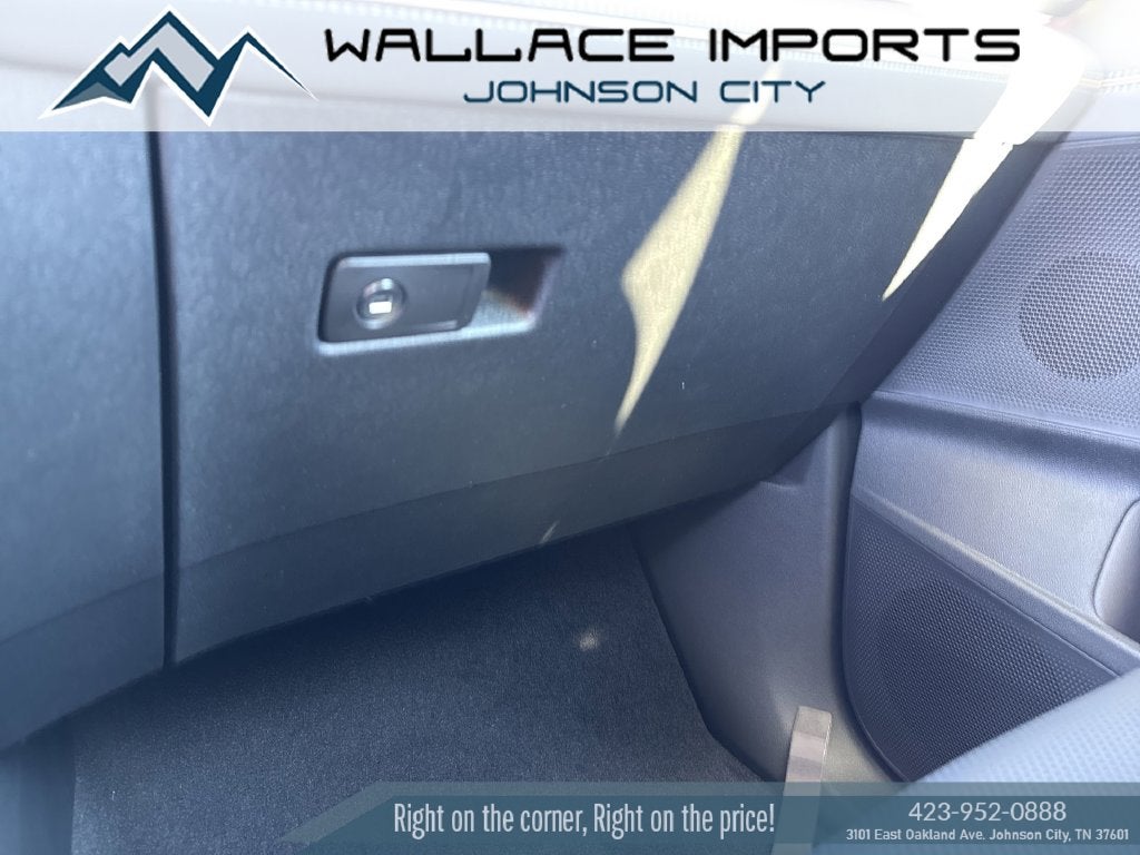 2027 Volkswagen Atlas 2.0T SE w/ Technology