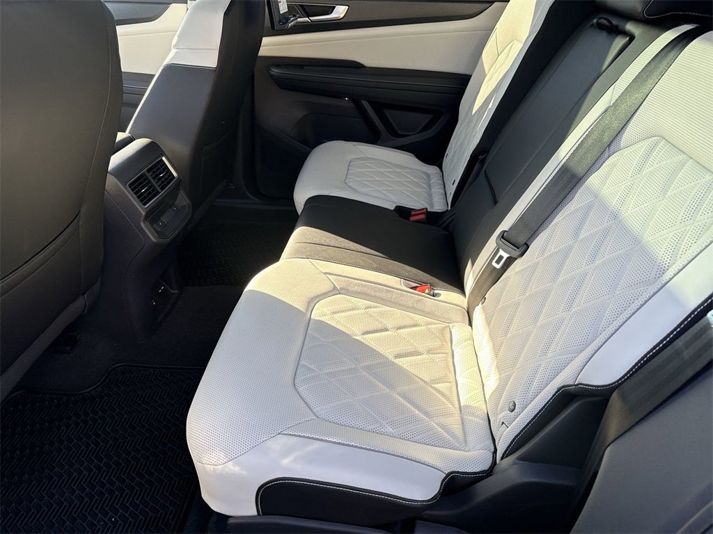 2025 Volkswagen Atlas Cross Sport 2.0T SEL Premium R-Line