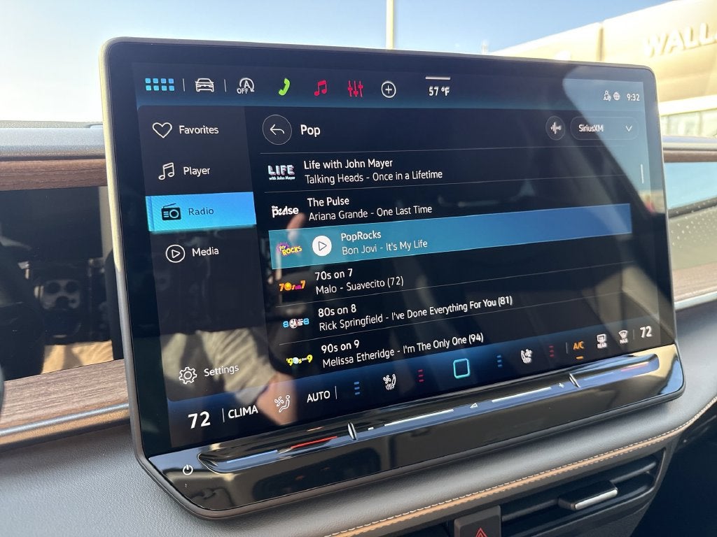 2027 Volkswagen Atlas SE w/Technology