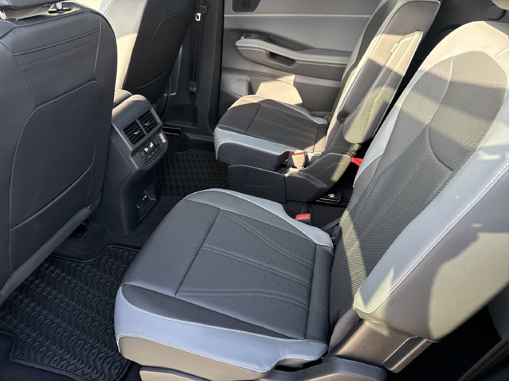 2027 Volkswagen Atlas SE w/Technology