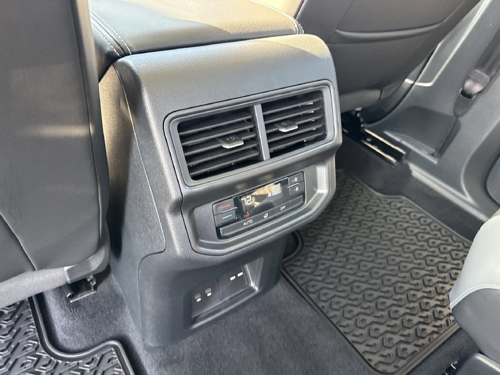 2027 Volkswagen Atlas SE w/Technology