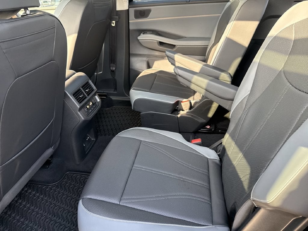 2027 Volkswagen Atlas SE w/Technology