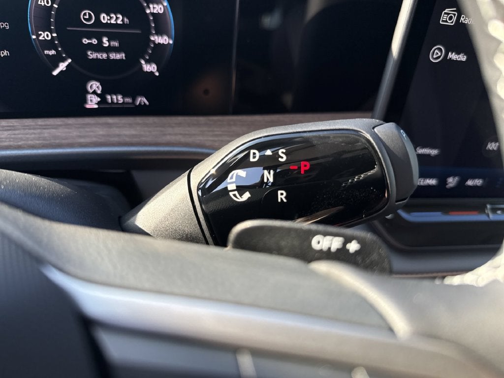 2027 Volkswagen Atlas SE w/Technology