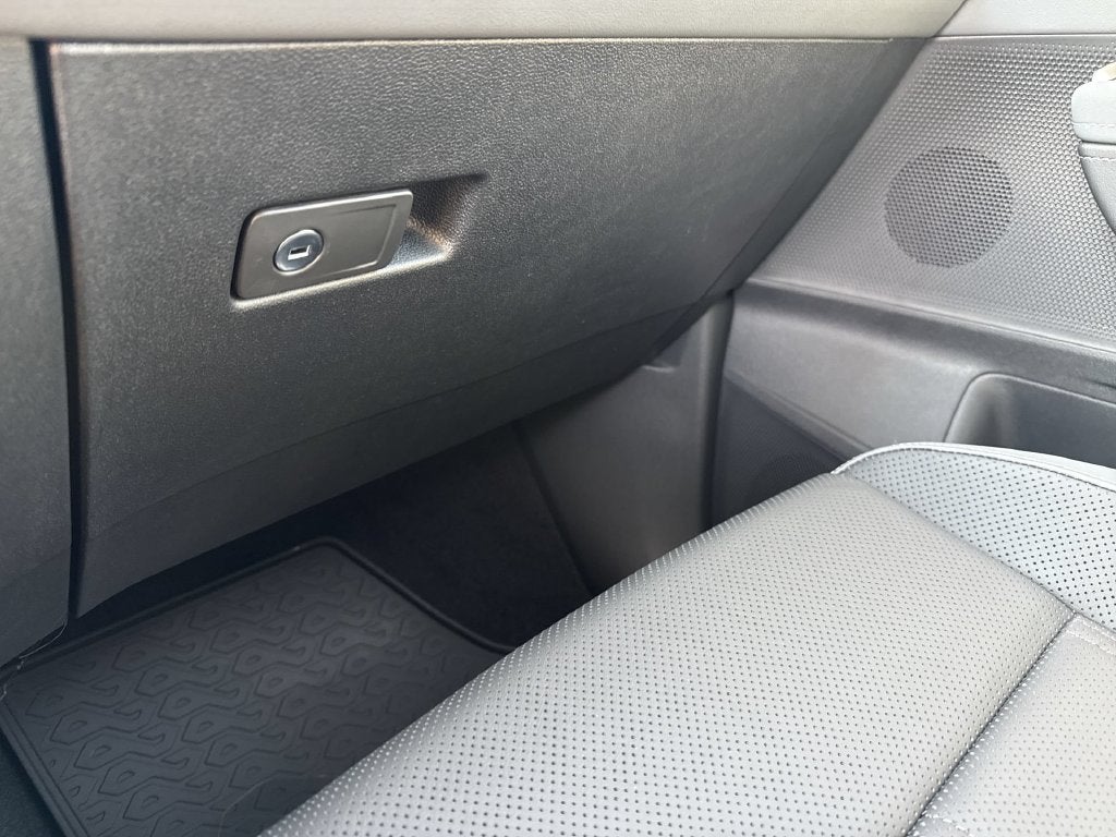 2027 Volkswagen Atlas SE w/Technology