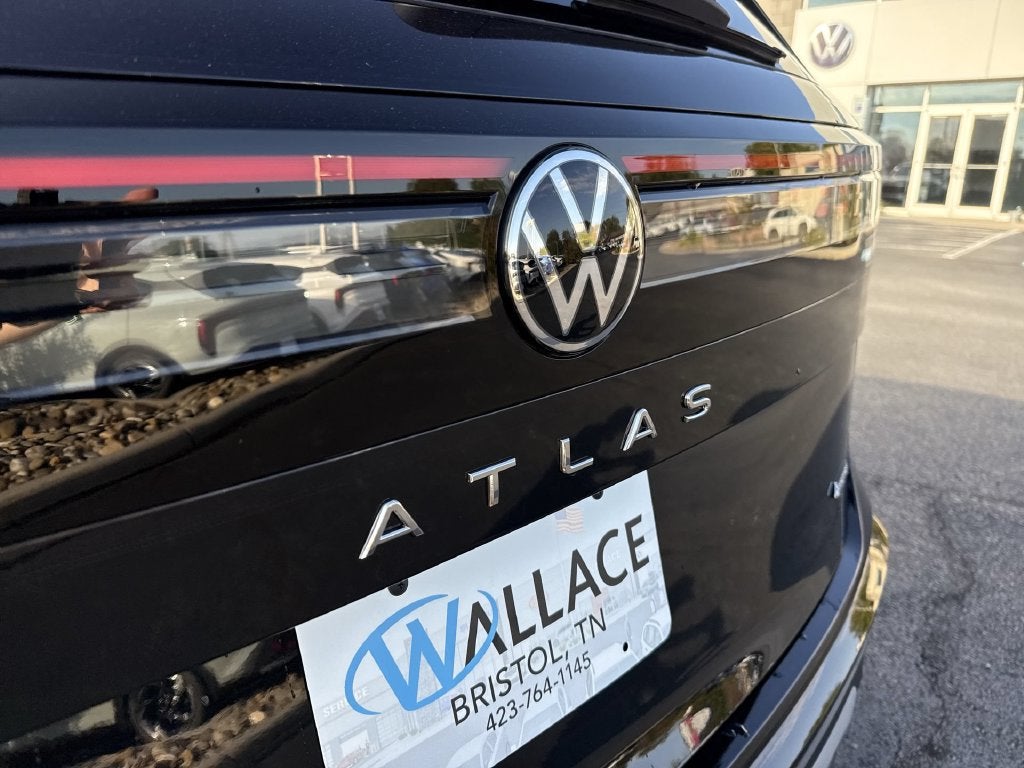 2027 Volkswagen Atlas SE w/Technology