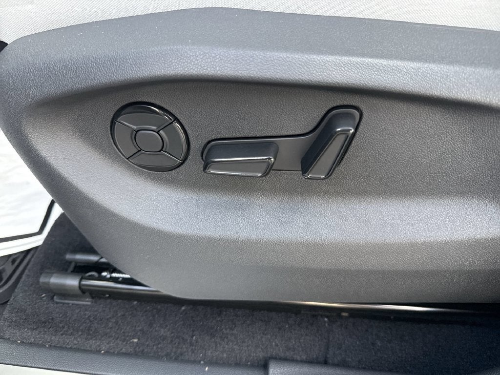 2027 Volkswagen Atlas SE w/Technology