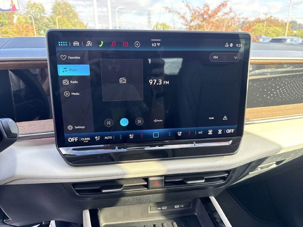 2027 Volkswagen Atlas SE w/Technology