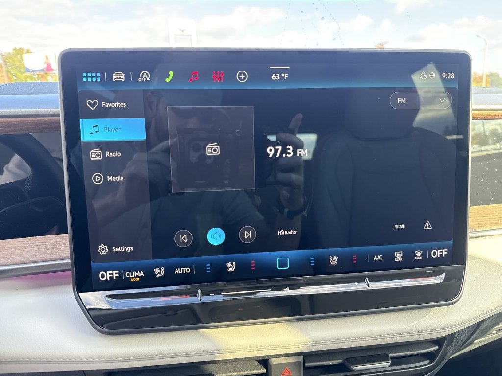2027 Volkswagen Atlas SE w/Technology