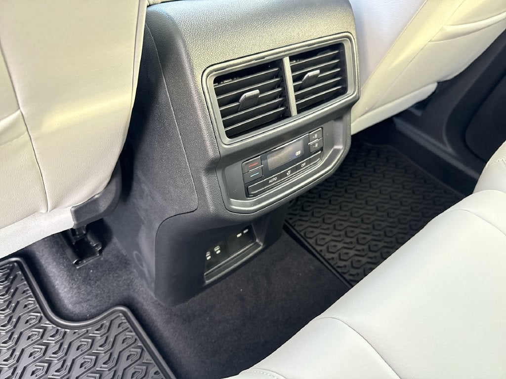 2027 Volkswagen Atlas SE w/Technology