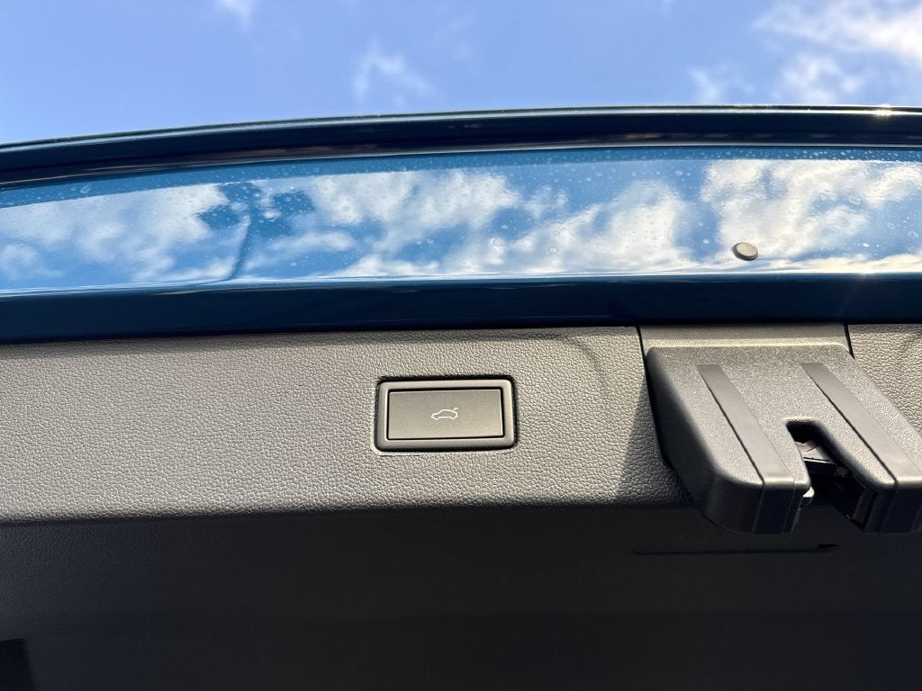 2027 Volkswagen Atlas SE w/Technology