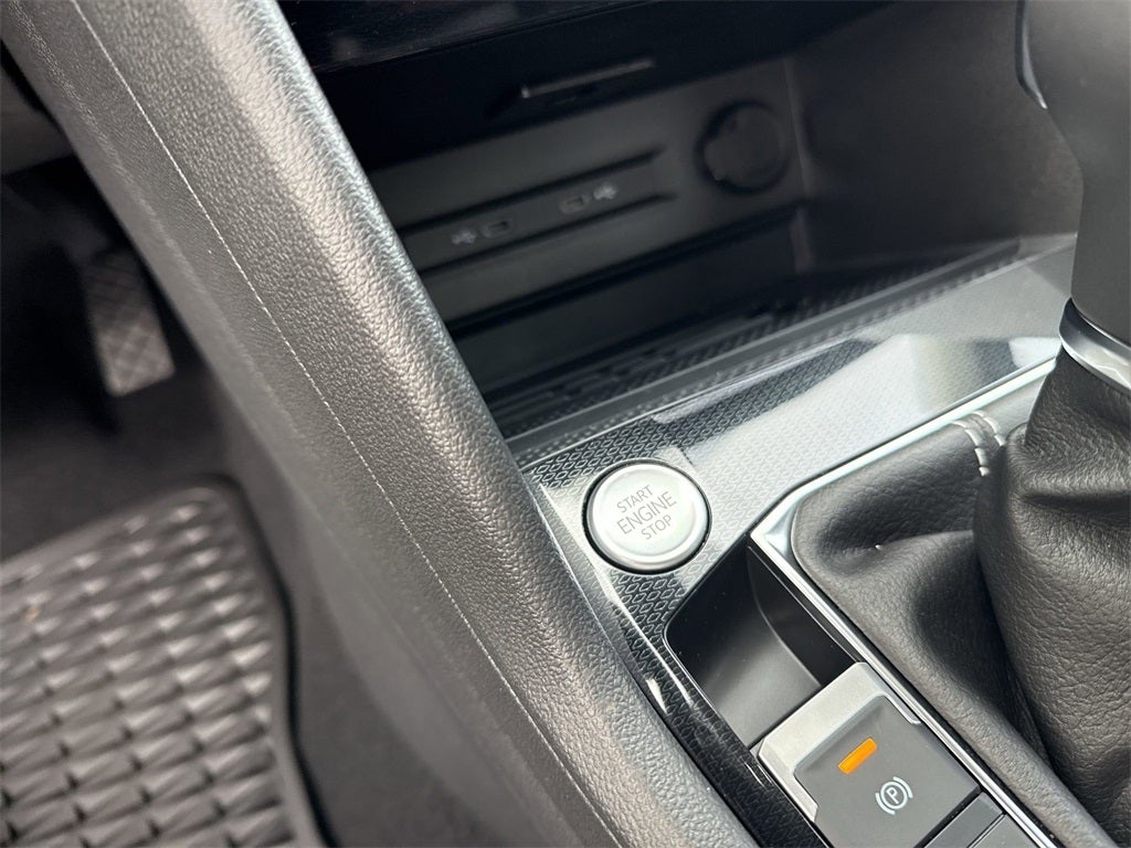 2025 Volkswagen Taos 1.5T SE Black