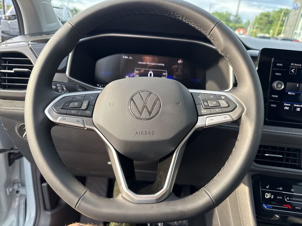 2026 Volkswagen Taos 1.5T SE Black